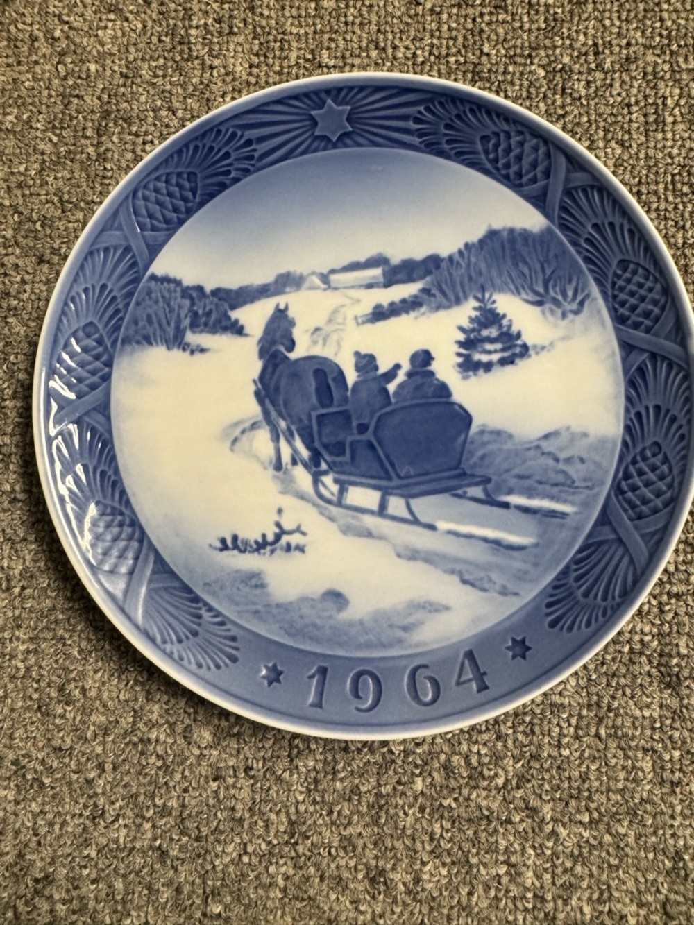 Royal Copenhagen Blue and White 1964 Christmas Collector Plate